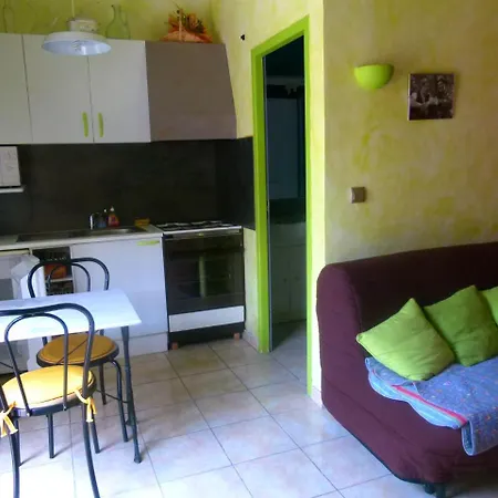 Chez Nine Apartment *